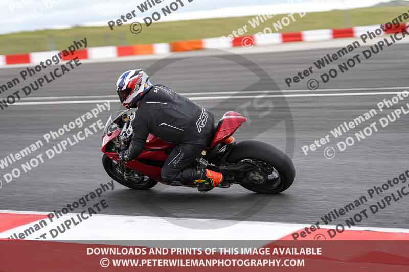 cadwell no limits trackday;cadwell park;cadwell park photographs;cadwell trackday photographs;enduro digital images;event digital images;eventdigitalimages;navarra;no limits trackdays;peter wileman photography;racing digital images;trackday digital images;trackday photos